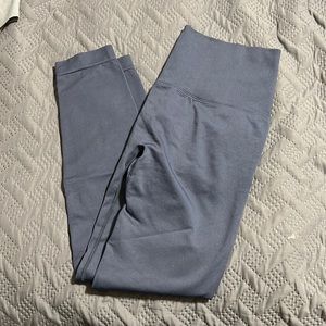 Gray seamless, scrunch butt leggings